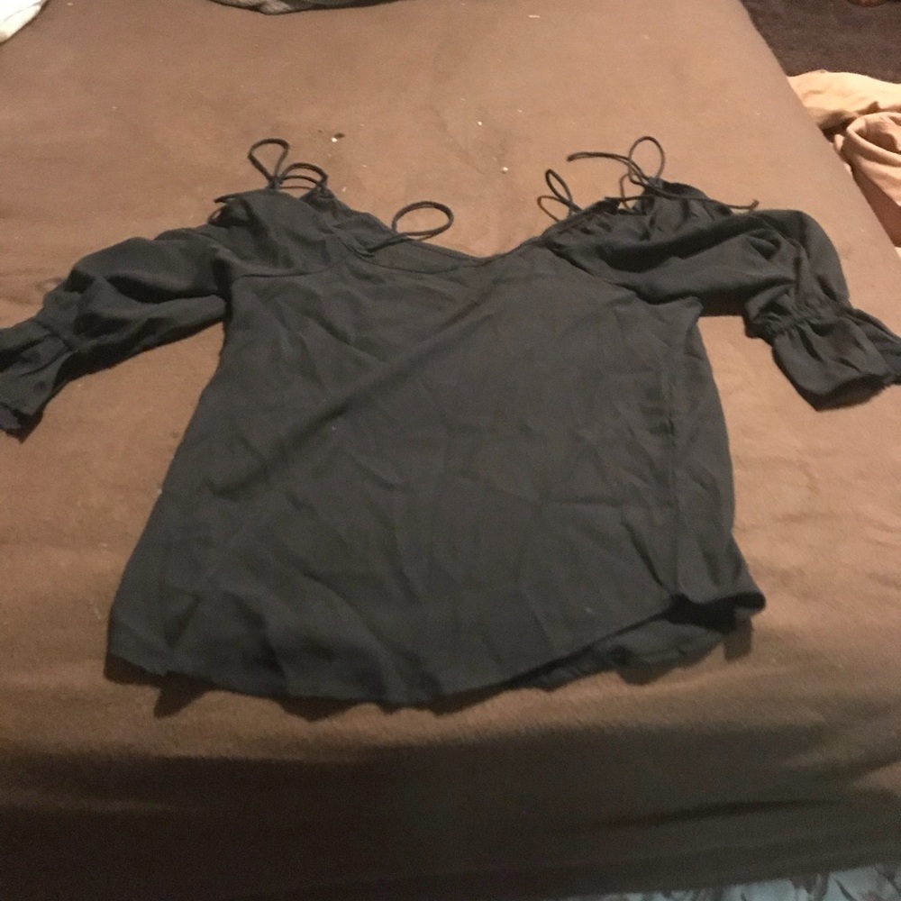 Cold shoulder tie shirt
